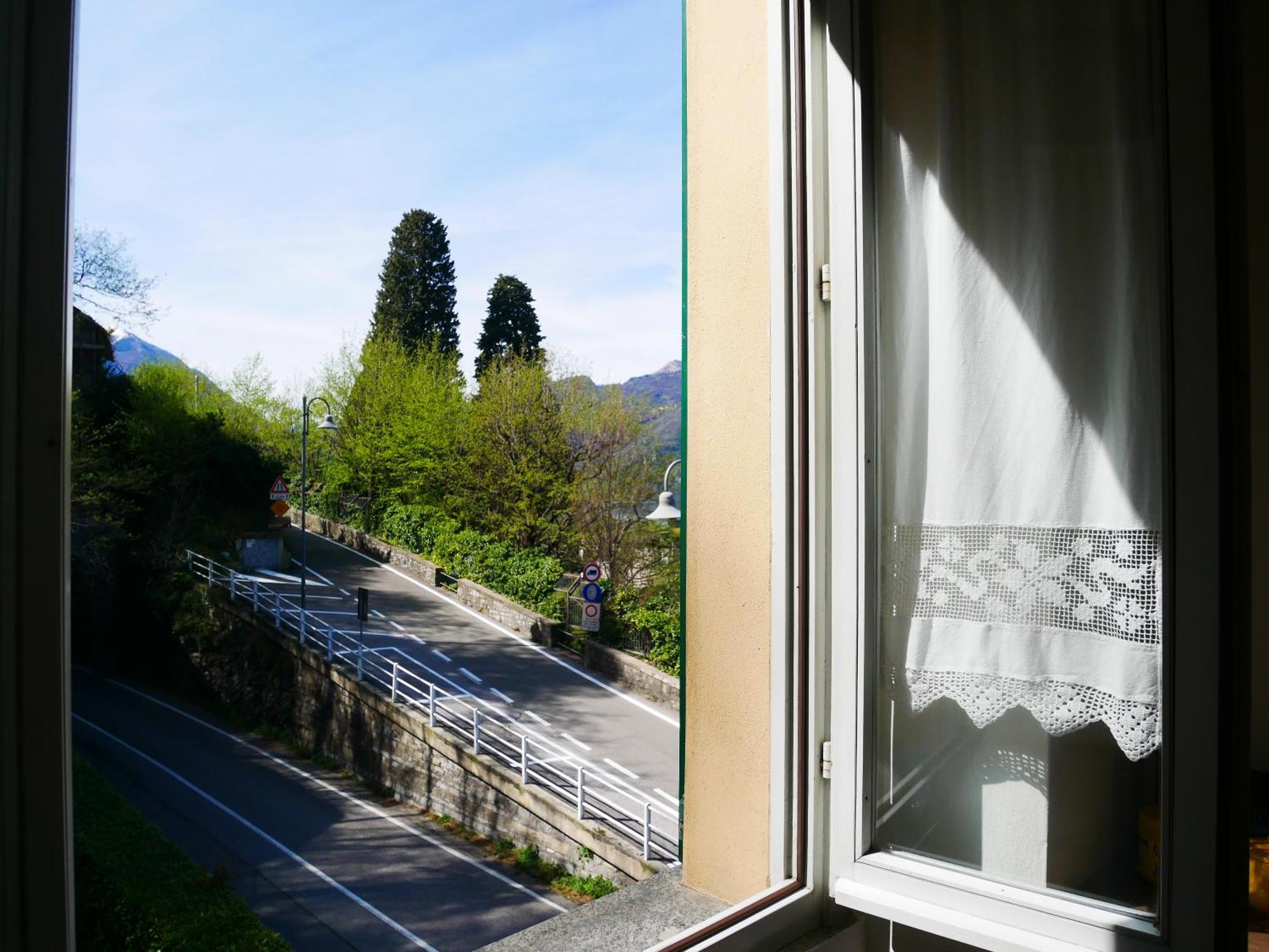 La Riva Appartamento Perledo Bagian luar foto